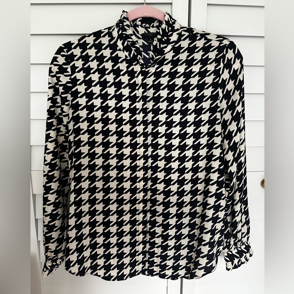 Ann Taylor Blouse Top Shirt Business Casual Houndstooth Navy Blue / Beige SP